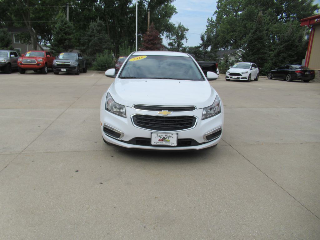 2016 Chevrolet Cruze Image 2