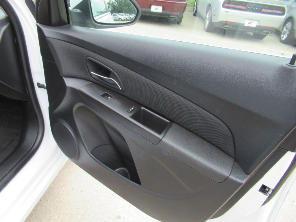 2016 Chevrolet Cruze Image 13
