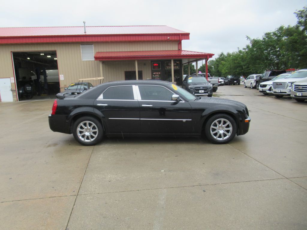 2010 Chrysler 300 Image 4