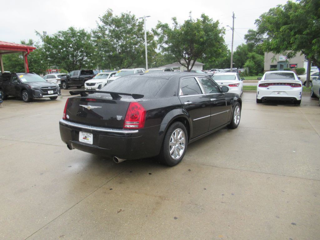 2010 Chrysler 300 Image 5