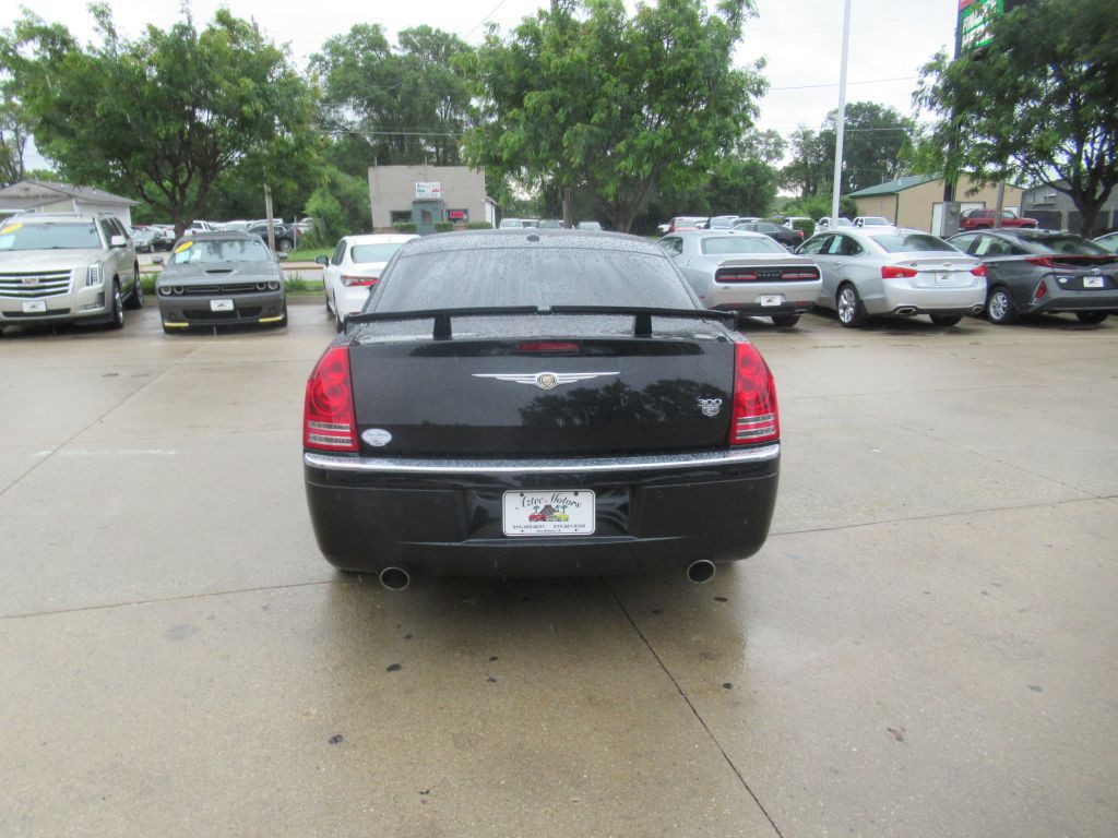 2010 Chrysler 300 Image 6