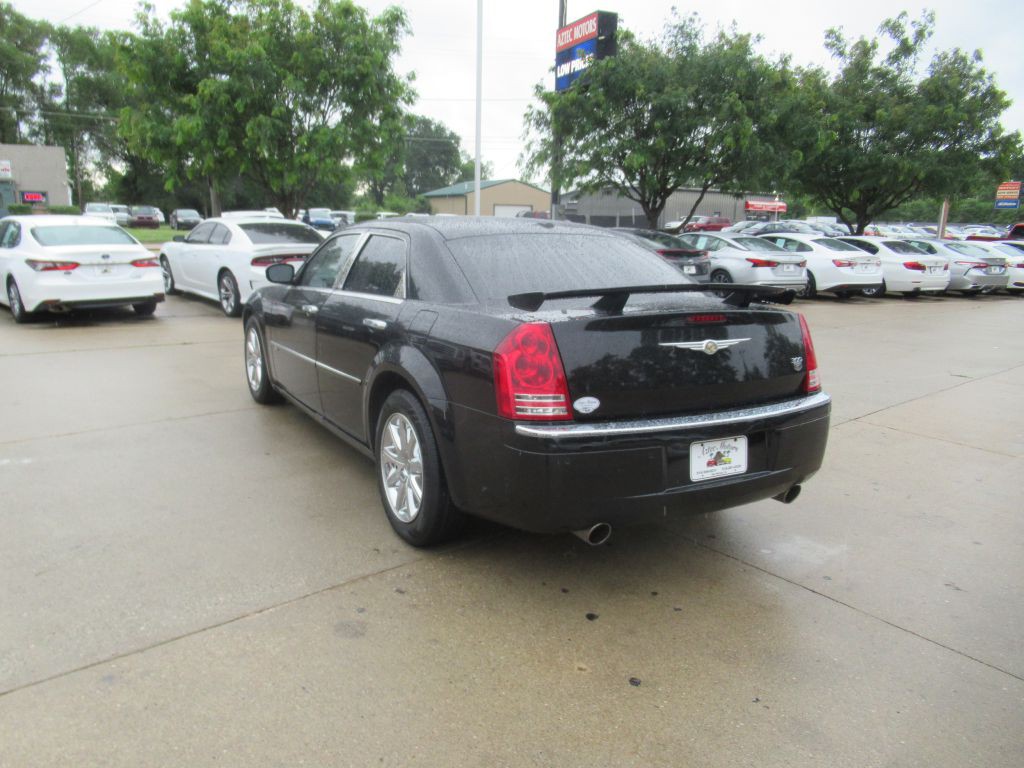 2010 Chrysler 300 Image 7