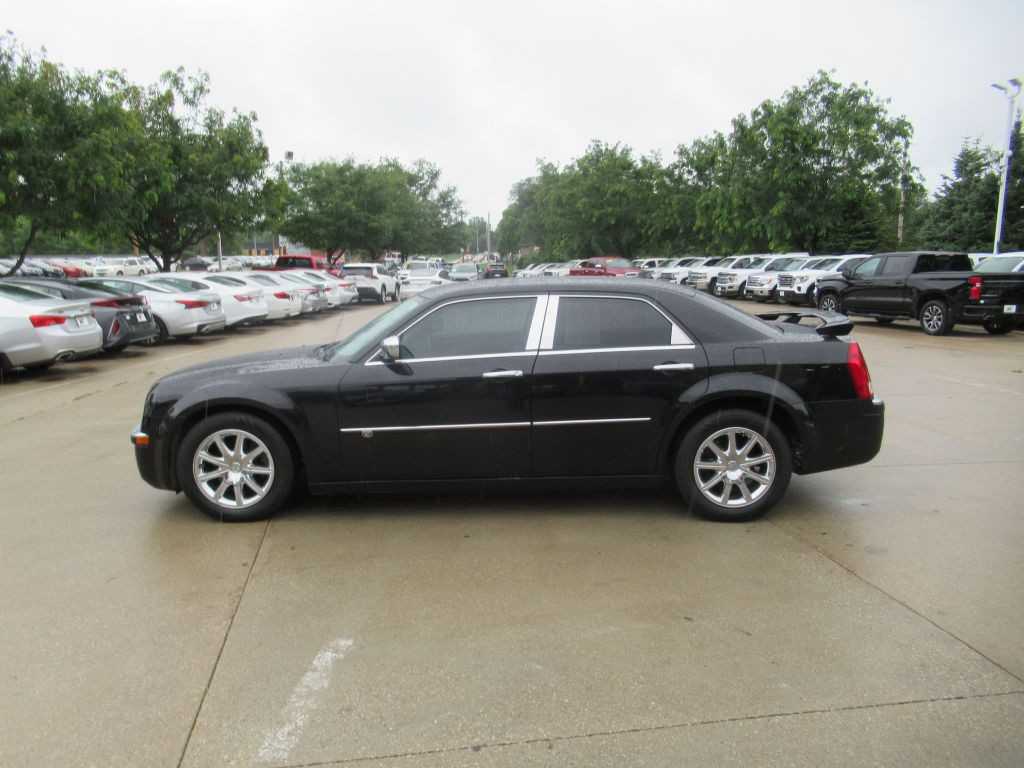 2010 Chrysler 300 Image 8