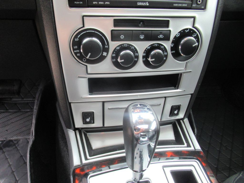 2010 Chrysler 300 Image 21