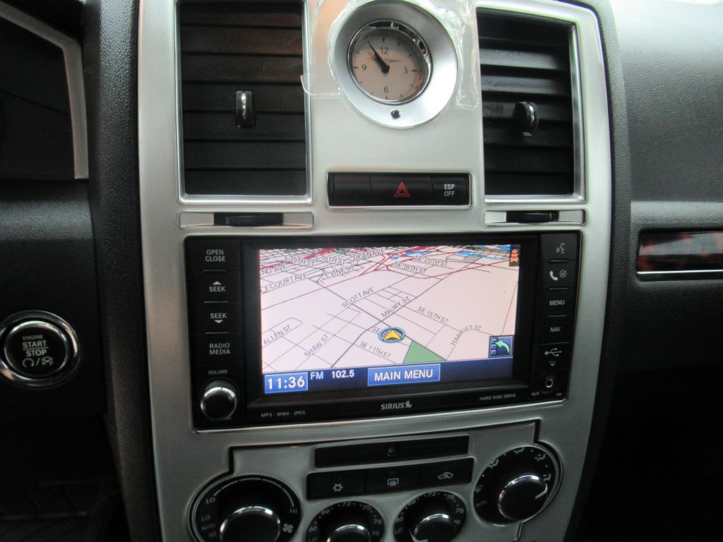 2010 Chrysler 300 Image 22
