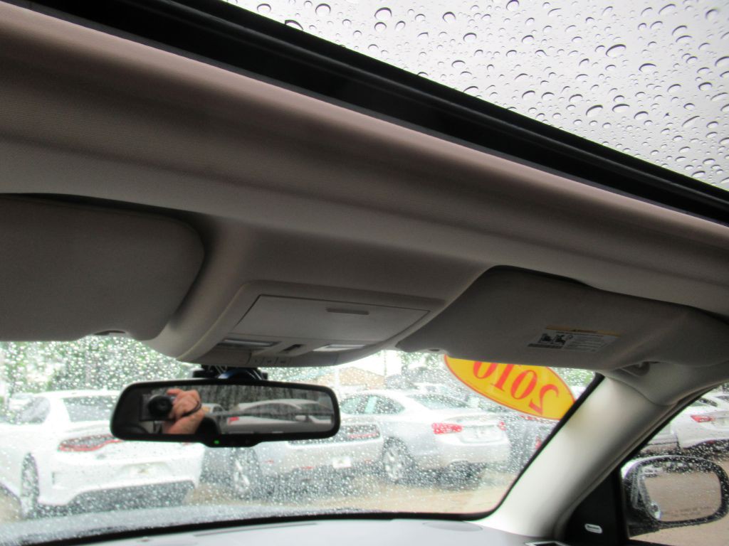 2010 Chrysler 300 Image 23
