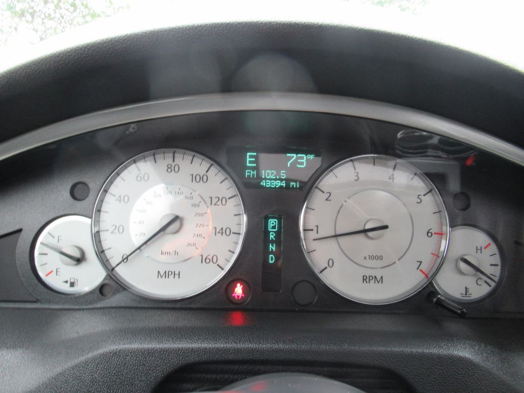 2010 Chrysler 300 Image 24