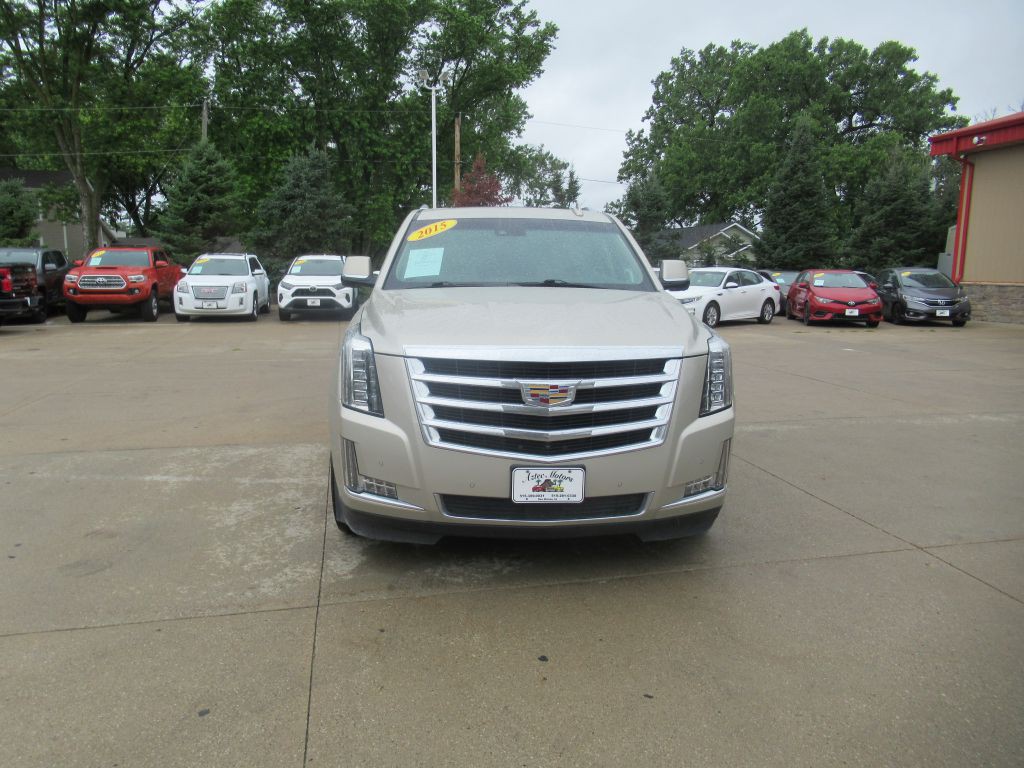 2015 Cadillac Escalade Image 2