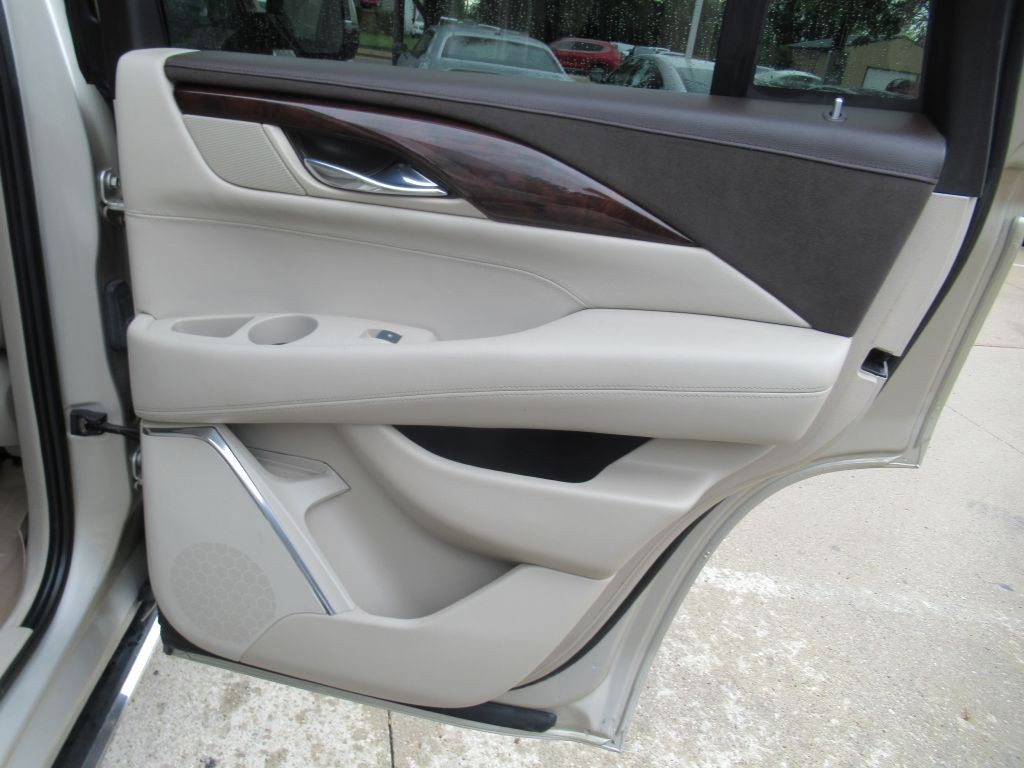 2015 Cadillac Escalade Image 12