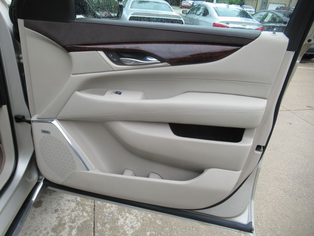 2015 Cadillac Escalade Image 13