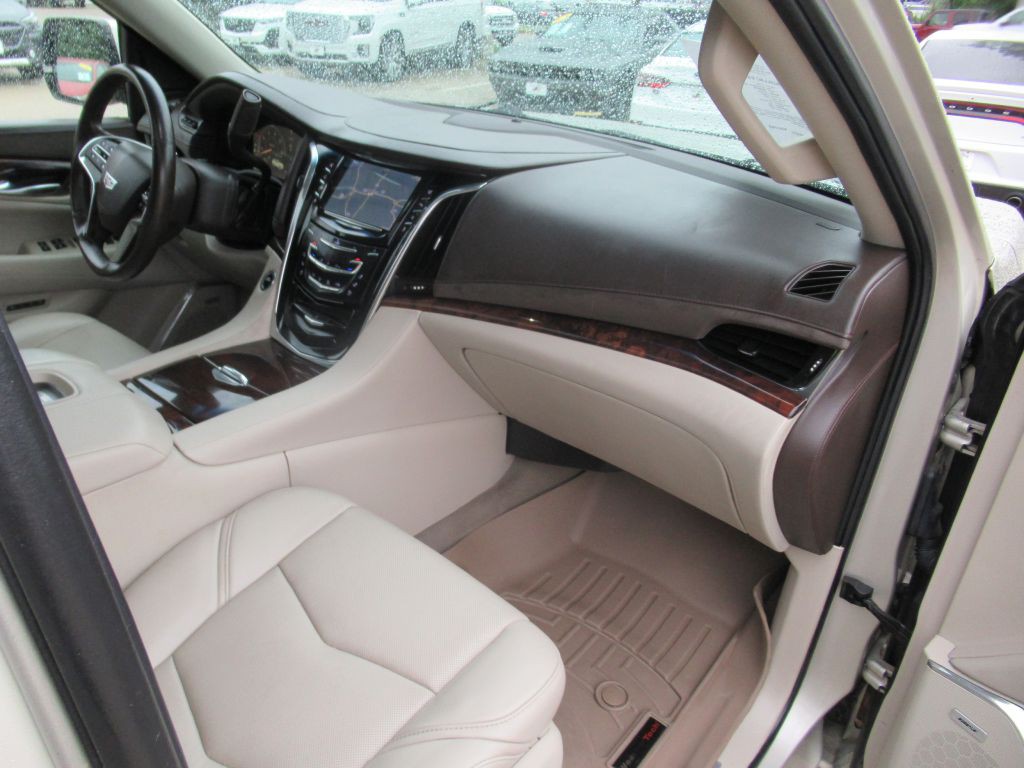 2015 Cadillac Escalade Image 14