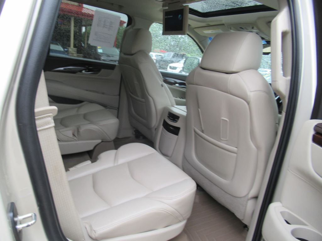 2015 Cadillac Escalade Image 15