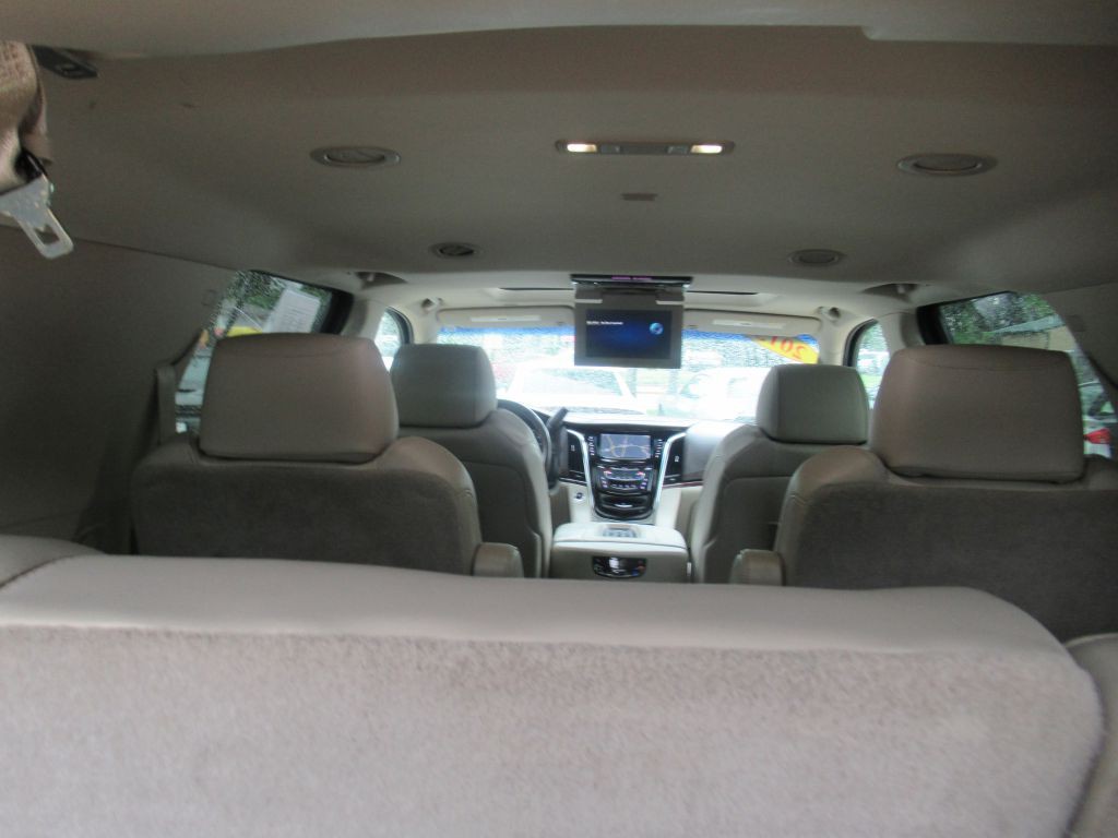 2015 Cadillac Escalade Image 16