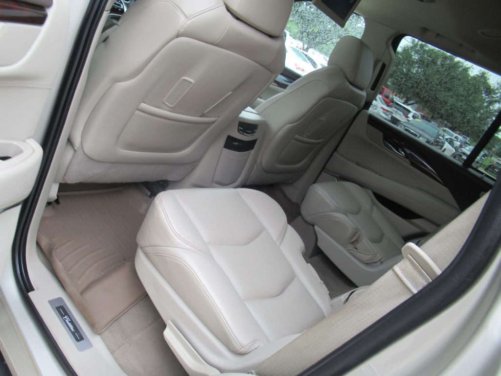 2015 Cadillac Escalade Image 17