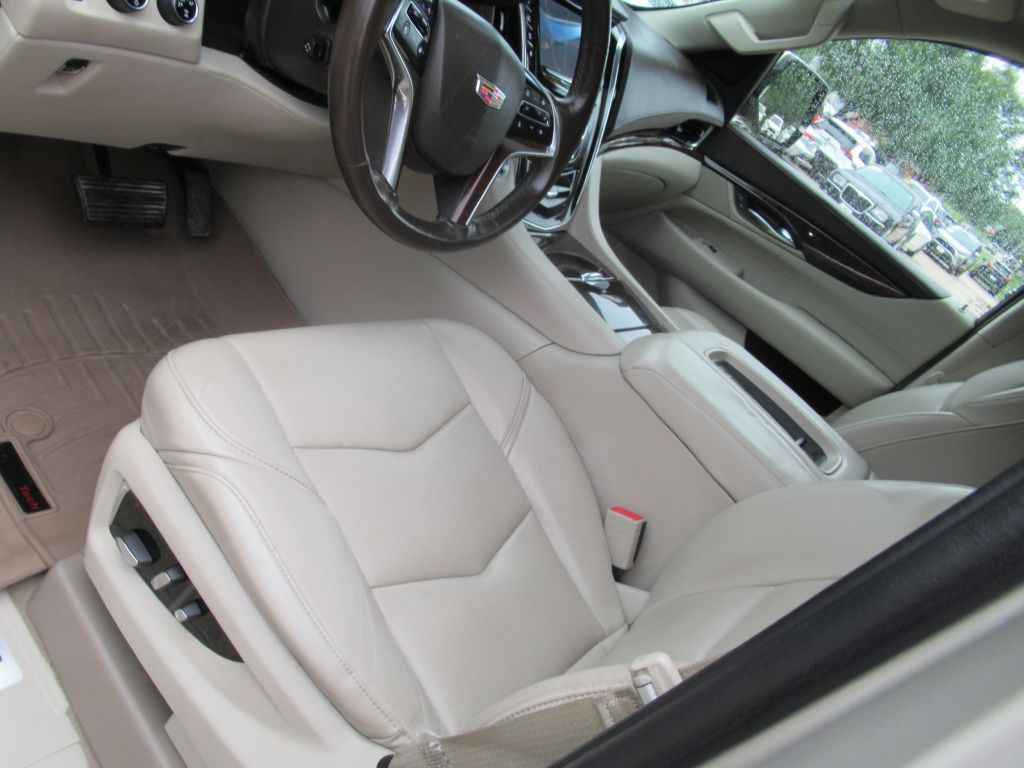 2015 Cadillac Escalade Image 18