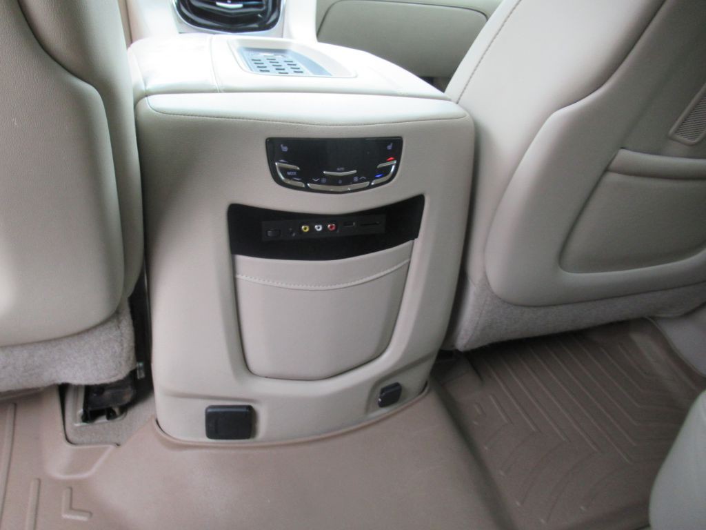 2015 Cadillac Escalade Image 21
