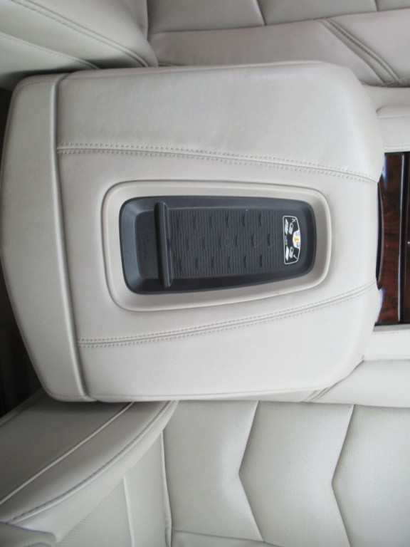 2015 Cadillac Escalade Image 22
