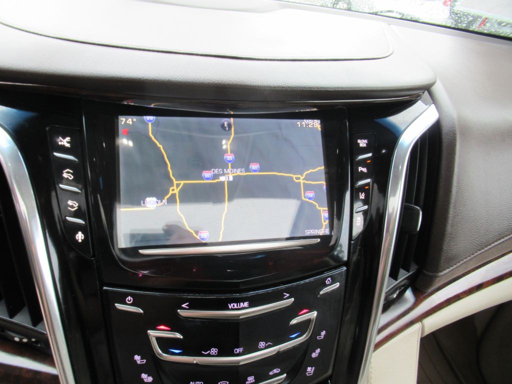 2015 Cadillac Escalade Image 25