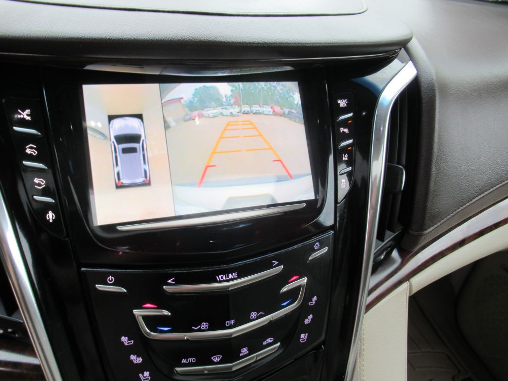 2015 Cadillac Escalade Image 26