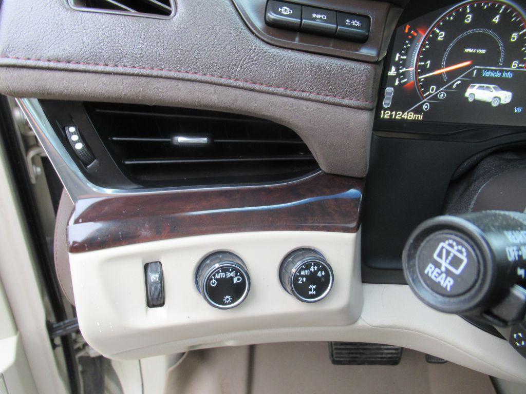 2015 Cadillac Escalade Image 28