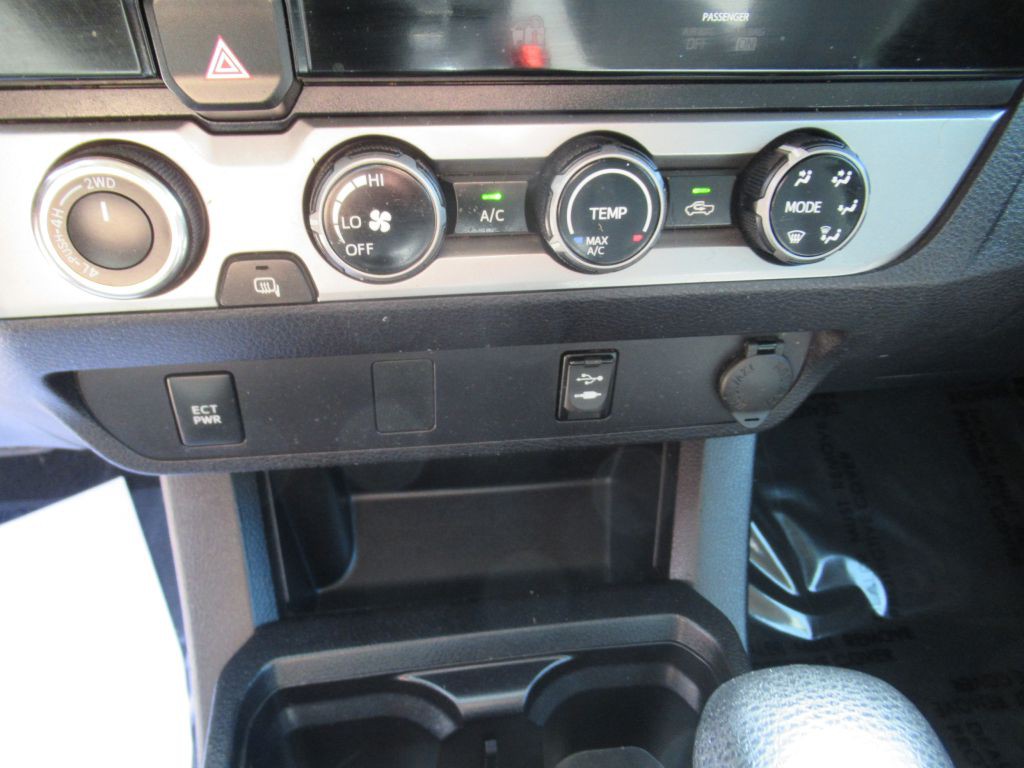 2016 Toyota Tacoma Image 21