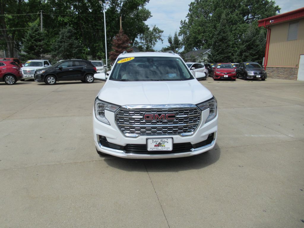 2022 GMC Terrain Image 2
