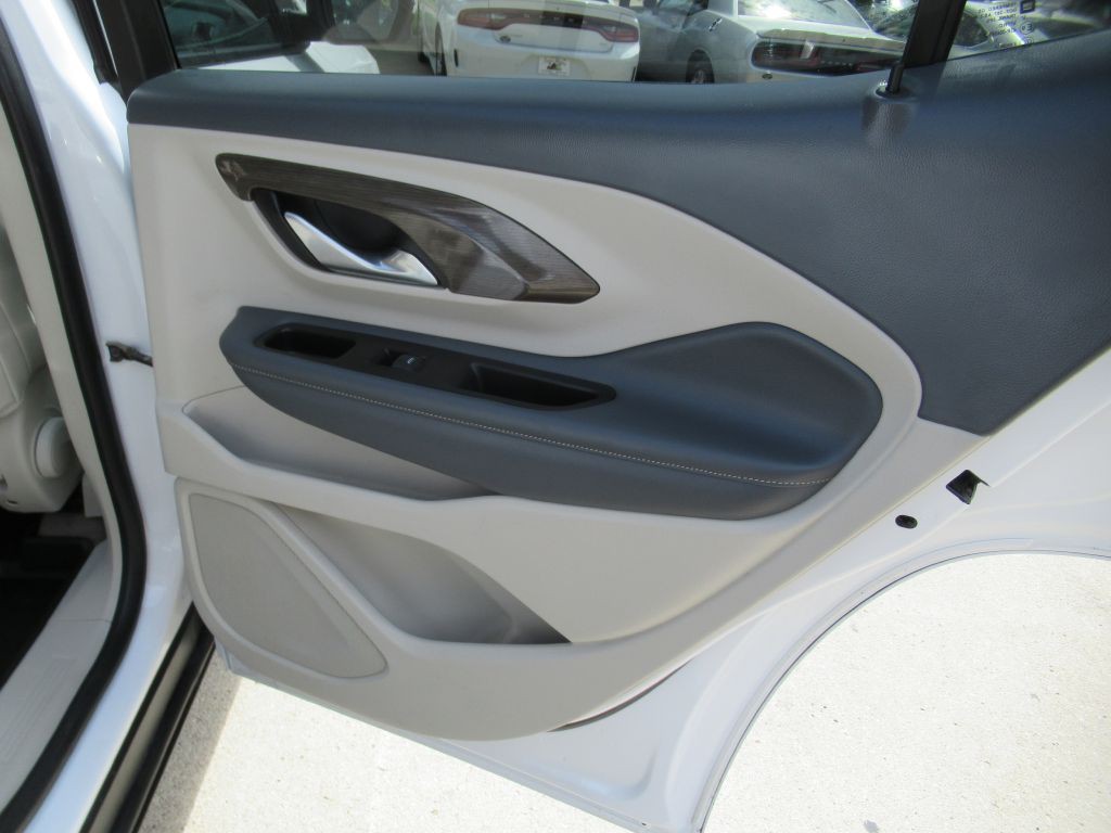 2022 GMC Terrain Image 12