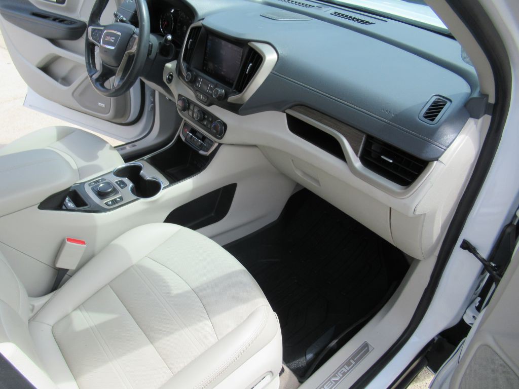 2022 GMC Terrain Image 14
