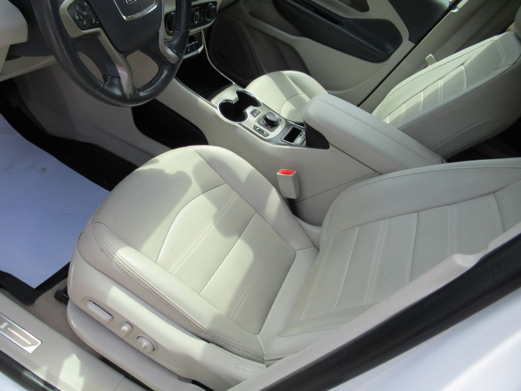 2022 GMC Terrain Image 17