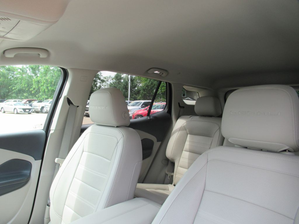 2022 GMC Terrain Image 18
