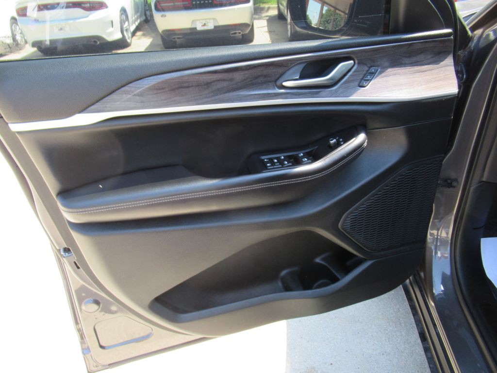 2023 Jeep Grand Cherokee Image 10