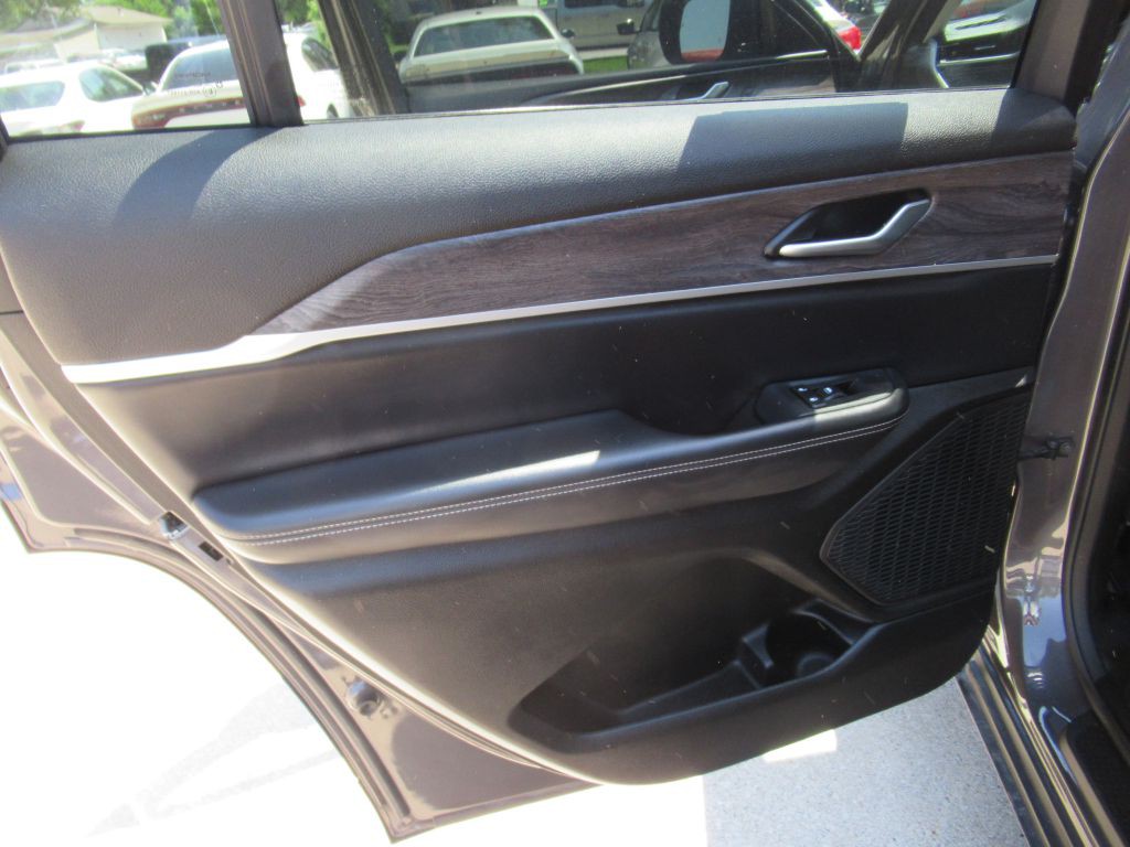 2023 Jeep Grand Cherokee Image 11