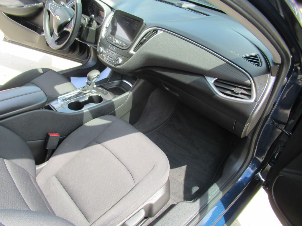 2022 Chevrolet Malibu Image 14