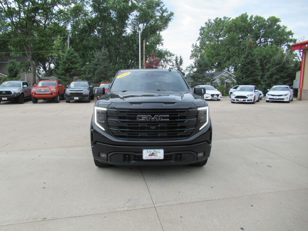 2022 GMC Sierra Image 2