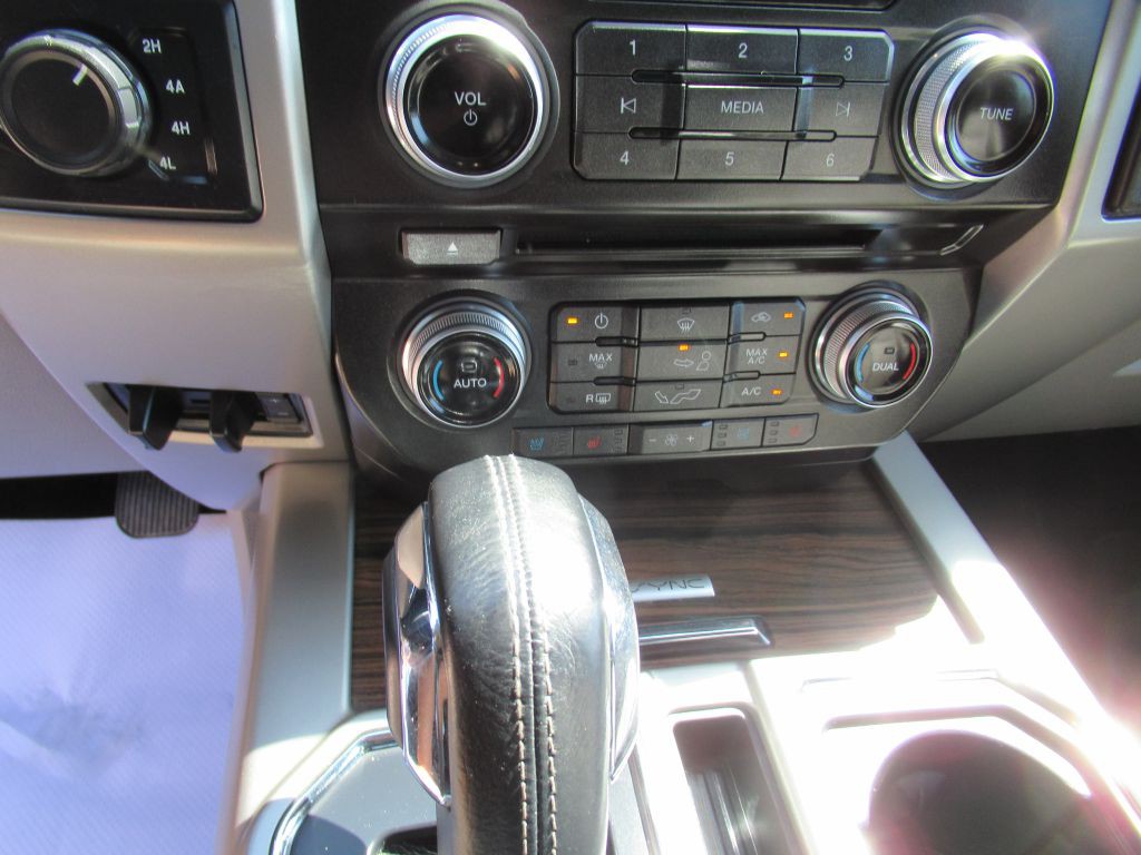 2015 Ford F-150 Image 21
