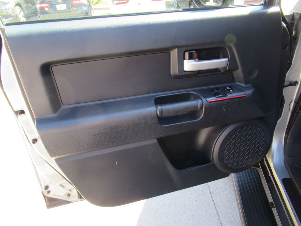 2011 Toyota FJ Cruiser Image 10