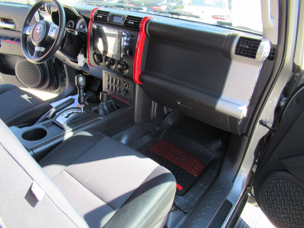 2011 Toyota FJ Cruiser Image 14
