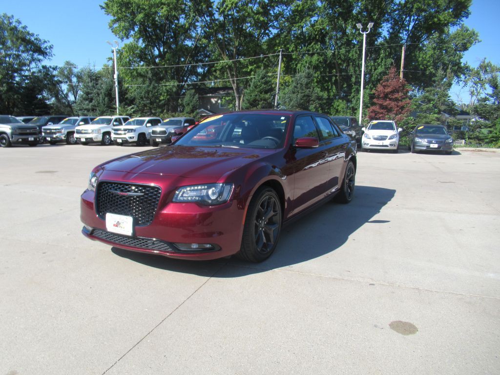 2023 Chrysler 300 Image 1