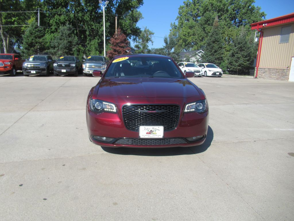 2023 Chrysler 300 Image 2