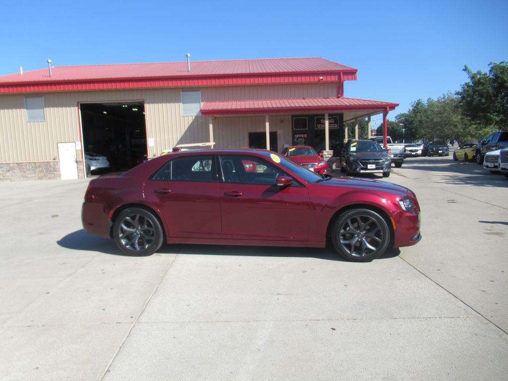 2023 Chrysler 300 Image 4