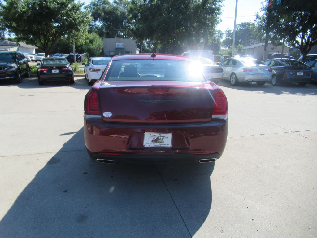 2023 Chrysler 300 Image 6