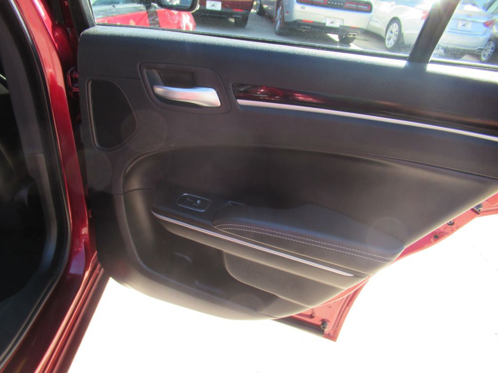 2023 Chrysler 300 Image 12