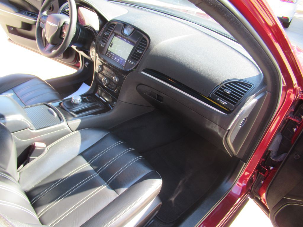 2023 Chrysler 300 Image 14