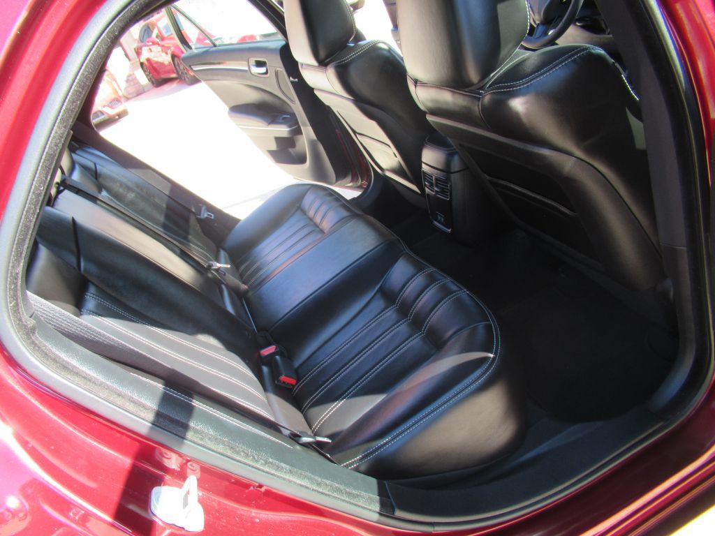 2023 Chrysler 300 Image 15