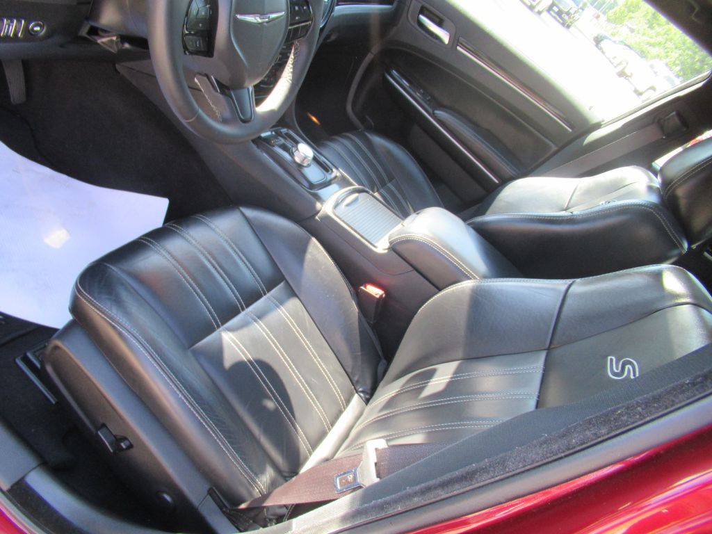 2023 Chrysler 300 Image 17