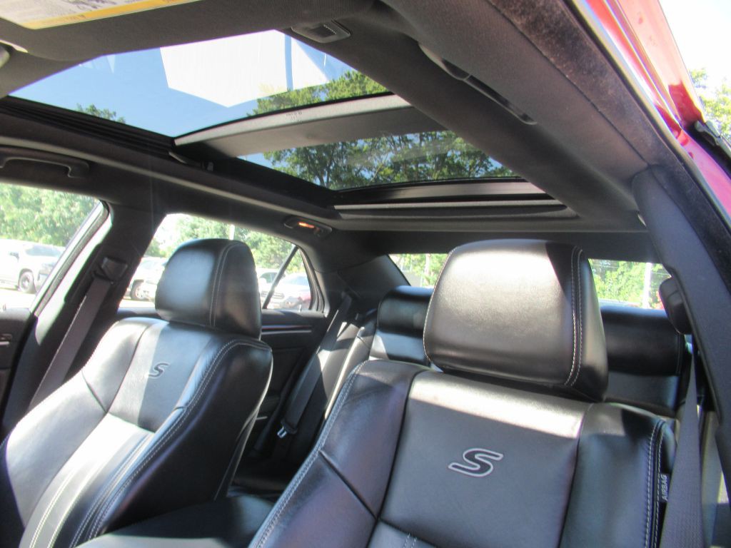 2023 Chrysler 300 Image 18
