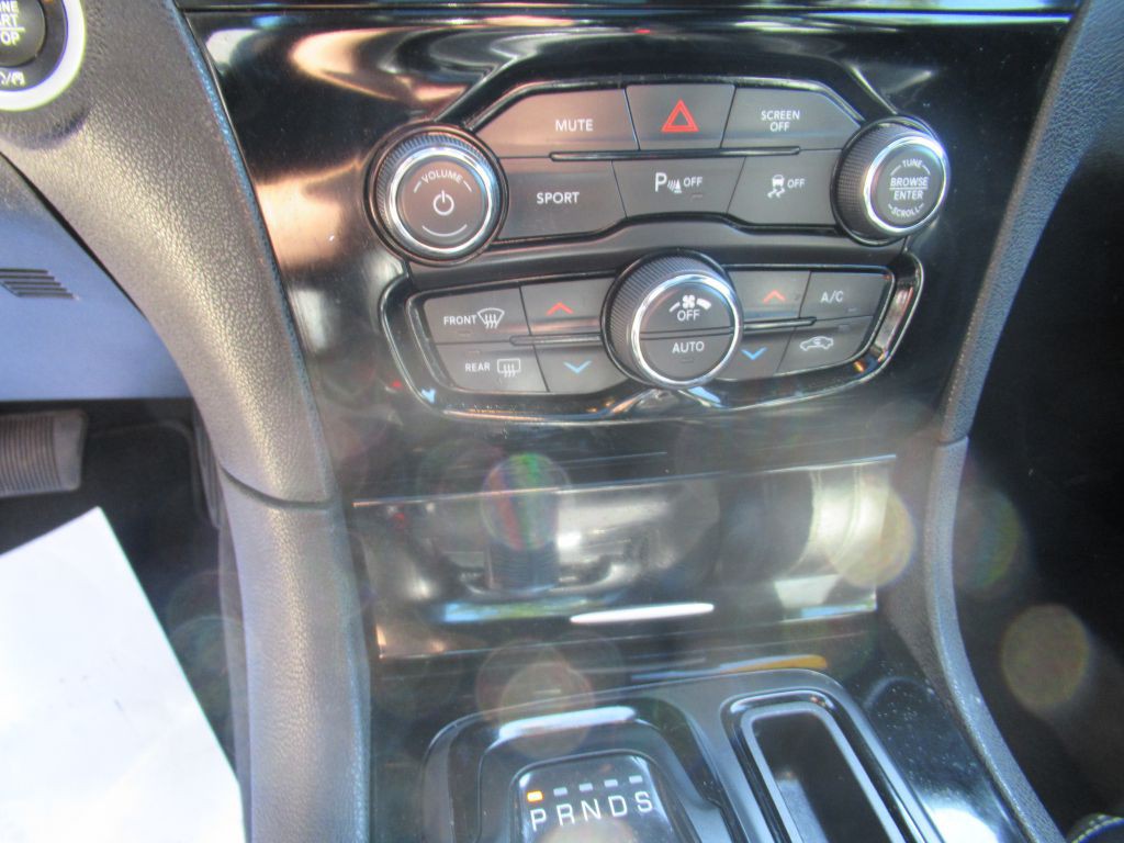 2023 Chrysler 300 Image 21