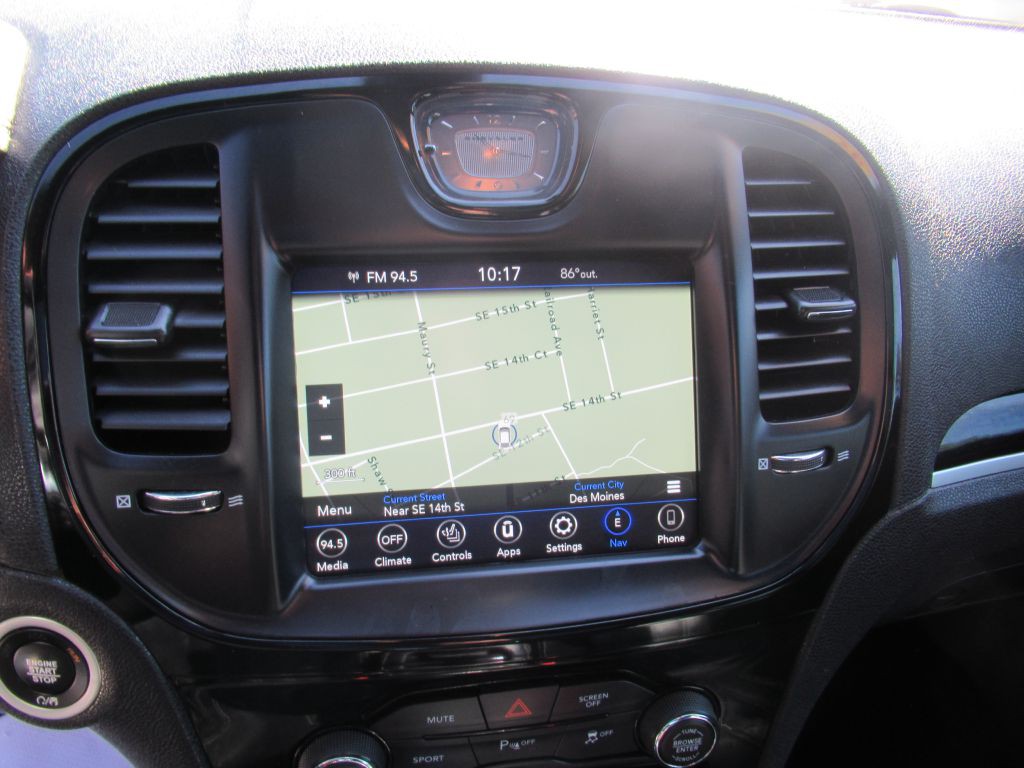 2023 Chrysler 300 Image 22