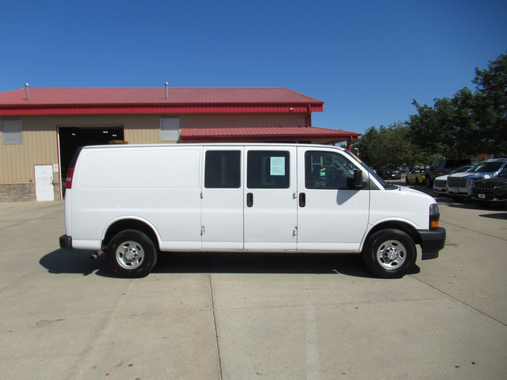 2020 Chevrolet Express Image 4