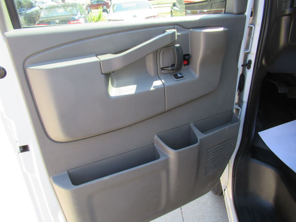 2020 Chevrolet Express Image 10